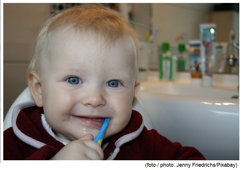 Bacteria that cause periodontitis are transmitted from parents to children